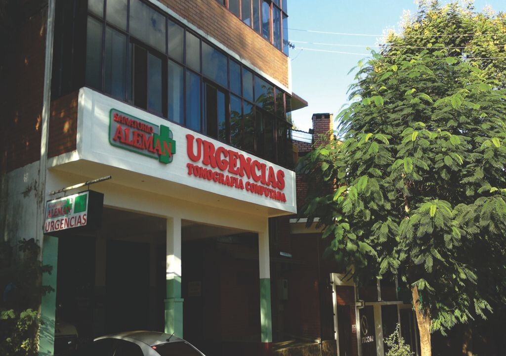 Fachada del sector de urgencias y tomografía computada del Sanatorio Alemán